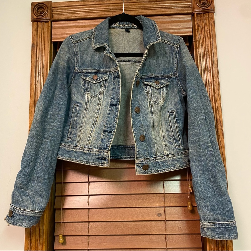 American Eagle Jean Jacket Women’s Medium Lightwash Button Up with Pockets